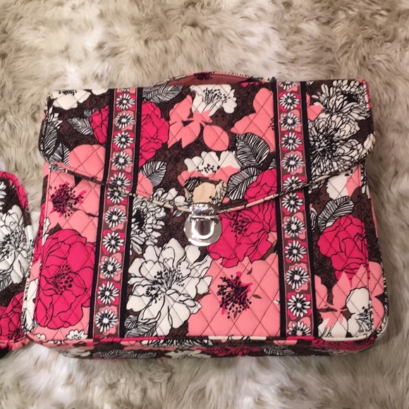 Vera Bradley Handbags - Vera Bradley bag 💼 lop top carry case